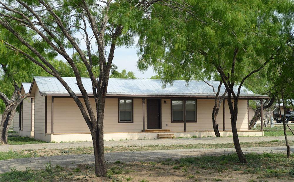 Sendero Ranch Hotel Pearsall Exterior photo